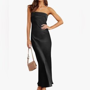 NWT THIS BEAUTIFUL DRESS WITH SEXY OPEN BACK PERFECT FOR A NIGHT ON THE TOWN